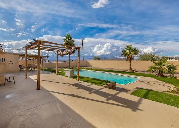 Welcome To Runabout Pool Views Comfort Holiday home